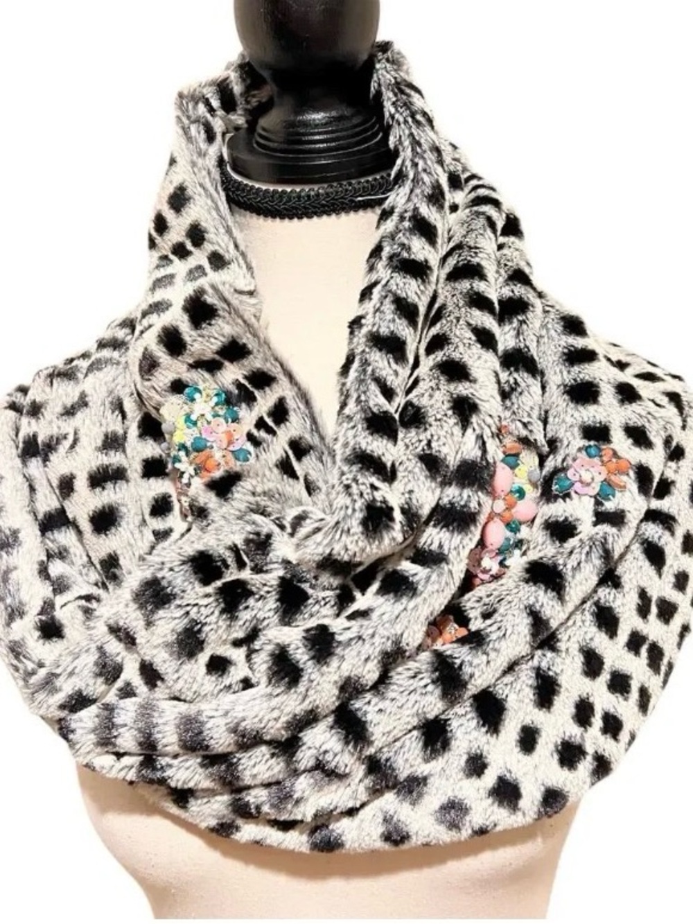 HP 🎉! Anthropologie Sleeping on Snow Infinity Faux Fur Scarf